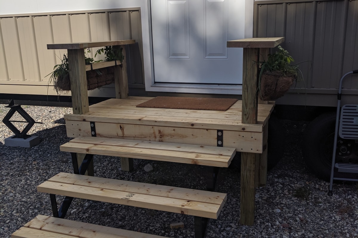 34.5' Tiny house on wheels 2019 Core Housing Solutions Dragonfly model - Image 1 Thumbnail