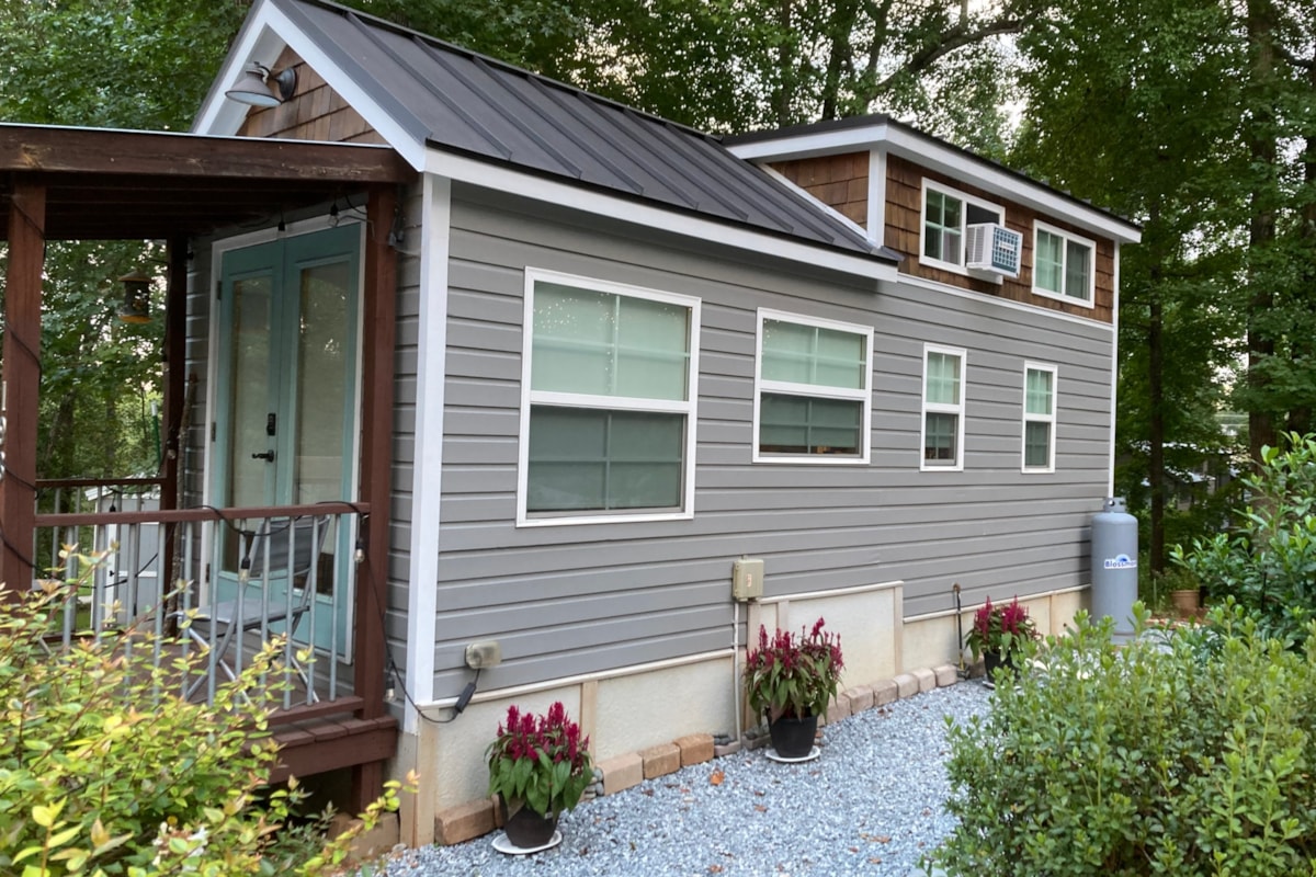 Charming tiny home on large wooded lot - Image 1 Thumbnail